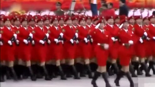 中國女兵穿紅衣服閱兵，展現(xiàn)新時代風(fēng)采與力量，中國女兵穿紅衣服展現(xiàn)新時代風(fēng)采與力量，閱兵中的颯爽英姿