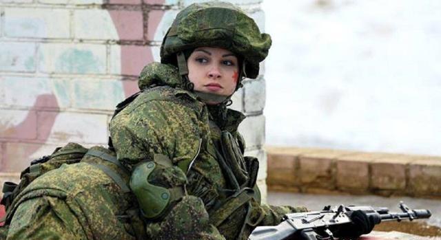 中國女兵與迷彩卡通的獨特魅力，照片中的英勇與風(fēng)采，中國女兵與迷彩卡通的獨特魅力，照片展現(xiàn)英勇風(fēng)采