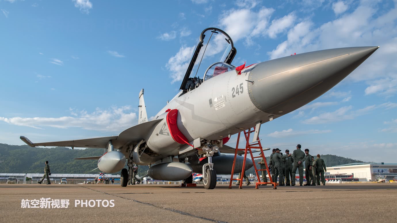 中國空軍裝備梟龍戰(zhàn)機(jī)了嗎？——探究中國空軍現(xiàn)代化進(jìn)程中的梟龍戰(zhàn)機(jī)引進(jìn)與裝備情況，中國空軍現(xiàn)代化進(jìn)程中的梟龍戰(zhàn)機(jī)引進(jìn)與裝備情況探究