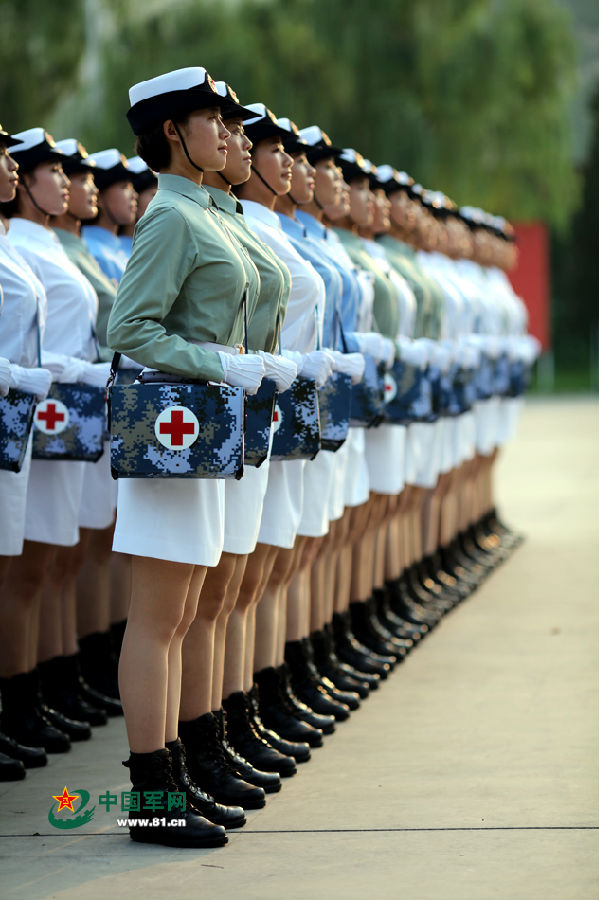 閱兵儀式中的方隊(duì)組成，多少人組成的一個(gè)方隊(duì)？，閱兵儀式中的方隊(duì)組成揭秘，一個(gè)方隊(duì)有多少人？