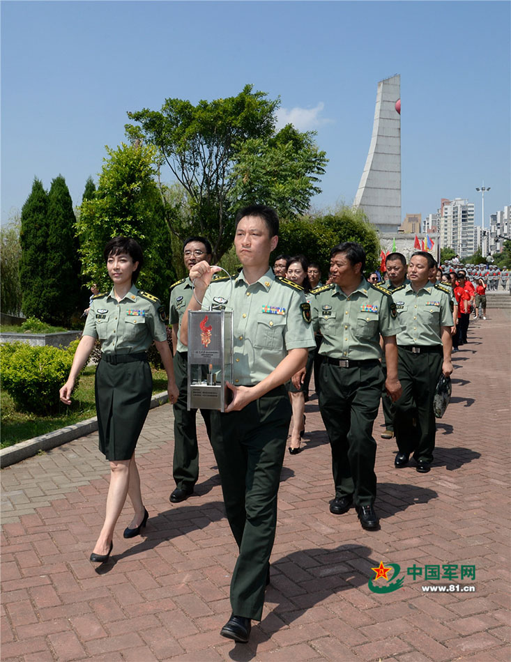 揭秘軍事頻道俞潔背后的故事，老公的身份與他們的共同事業(yè)，俞潔背后的故事，揭秘軍事頻道主持人的婚姻與事業(yè)之路