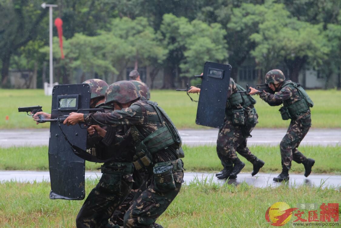 石崗新圍軍營開放日，展現(xiàn)軍事力量，深化軍民融合，石崗新圍軍營開放日，展現(xiàn)軍力，深化軍民融合實踐