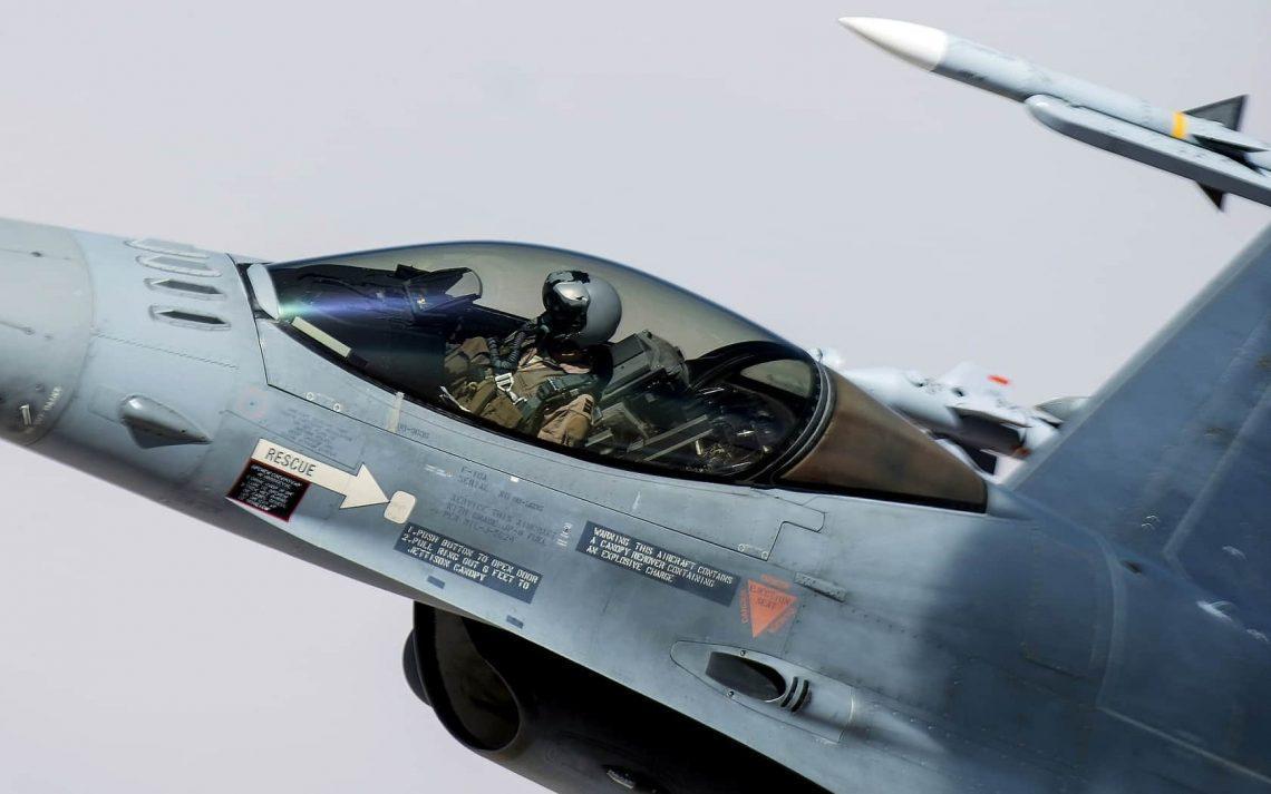 中國空軍16架戰(zhàn)機(jī)的力量與榮耀，中國空軍16架戰(zhàn)機(jī)，力量與榮耀的展現(xiàn)