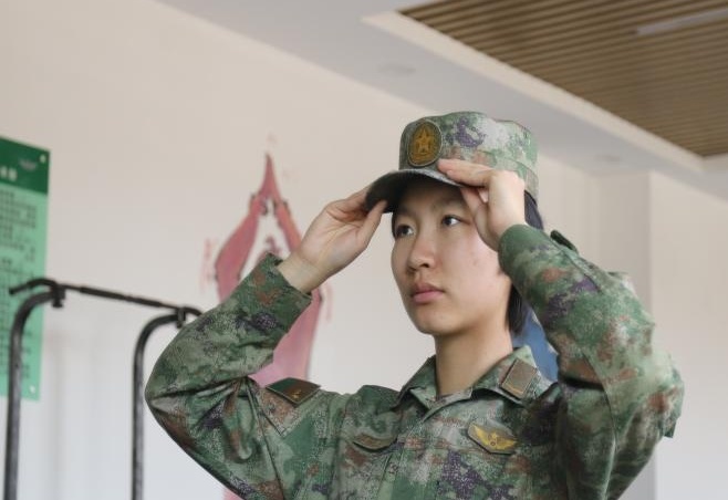 星空迷彩女兵，堅(jiān)韌與柔美的獨(dú)特魅力，星空迷彩女兵的獨(dú)特魅力，堅(jiān)韌與柔美并存