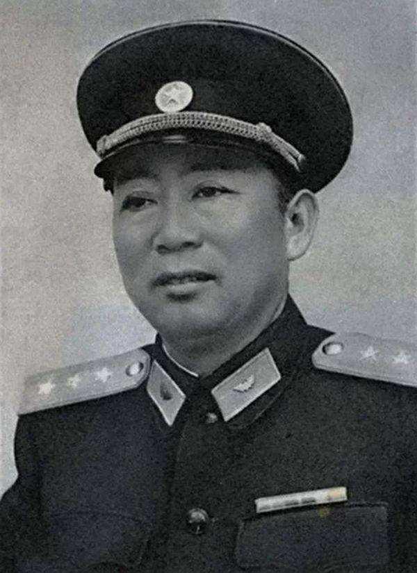 中國(guó)開(kāi)國(guó)上將按先后順序排名及其歷史貢獻(xiàn)，中國(guó)開(kāi)國(guó)上將按順序排名與他們的歷史貢獻(xiàn)概覽