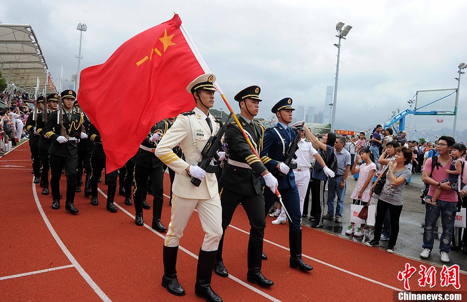 駐港部隊三軍儀仗隊表演視頻，展現(xiàn)榮耀與力量，駐港部隊三軍儀仗隊表演，榮耀與力量的展現(xiàn)