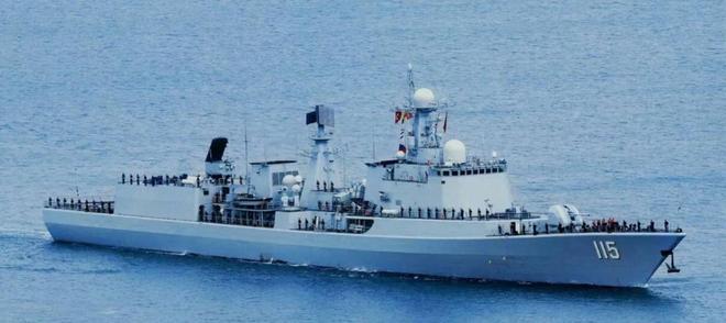 石家莊號導(dǎo)彈驅(qū)逐艦，直升機機庫的存在與功能，石家莊號導(dǎo)彈驅(qū)逐艦，直升機機庫的存在與功能解析