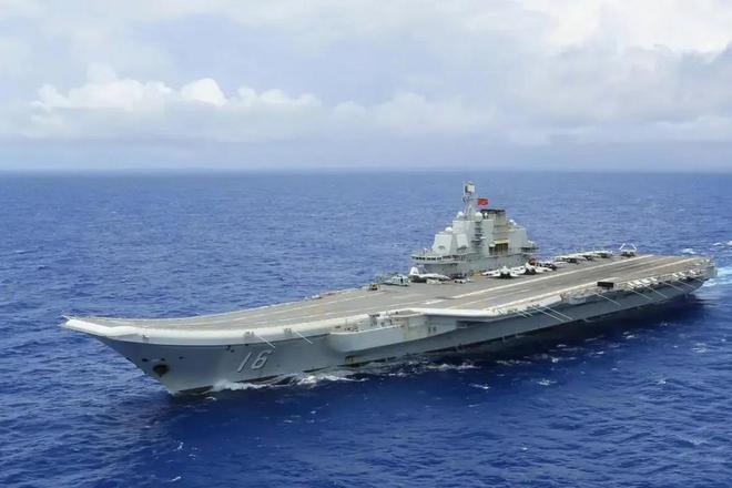 中國(guó)航空母艦遼寧艦圖片，展現(xiàn)大國(guó)海軍力量的象征，中國(guó)海軍力量象征——遼寧艦圖片展示