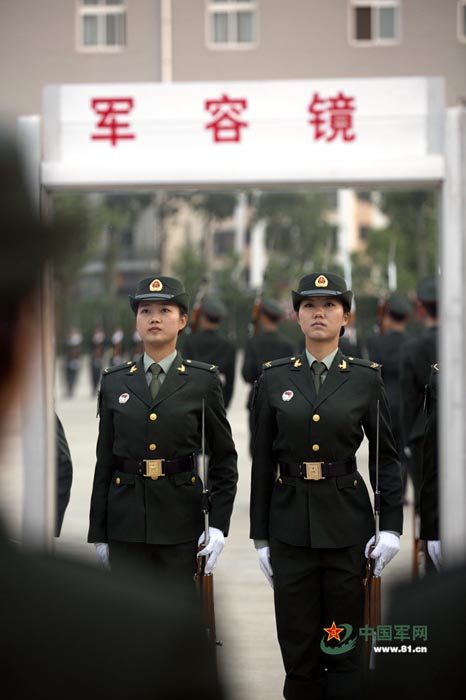 中國人民解放軍女兵，展現(xiàn)力量與榮耀的圖片，中國人民解放軍女兵，力量與榮耀的輝煌瞬間