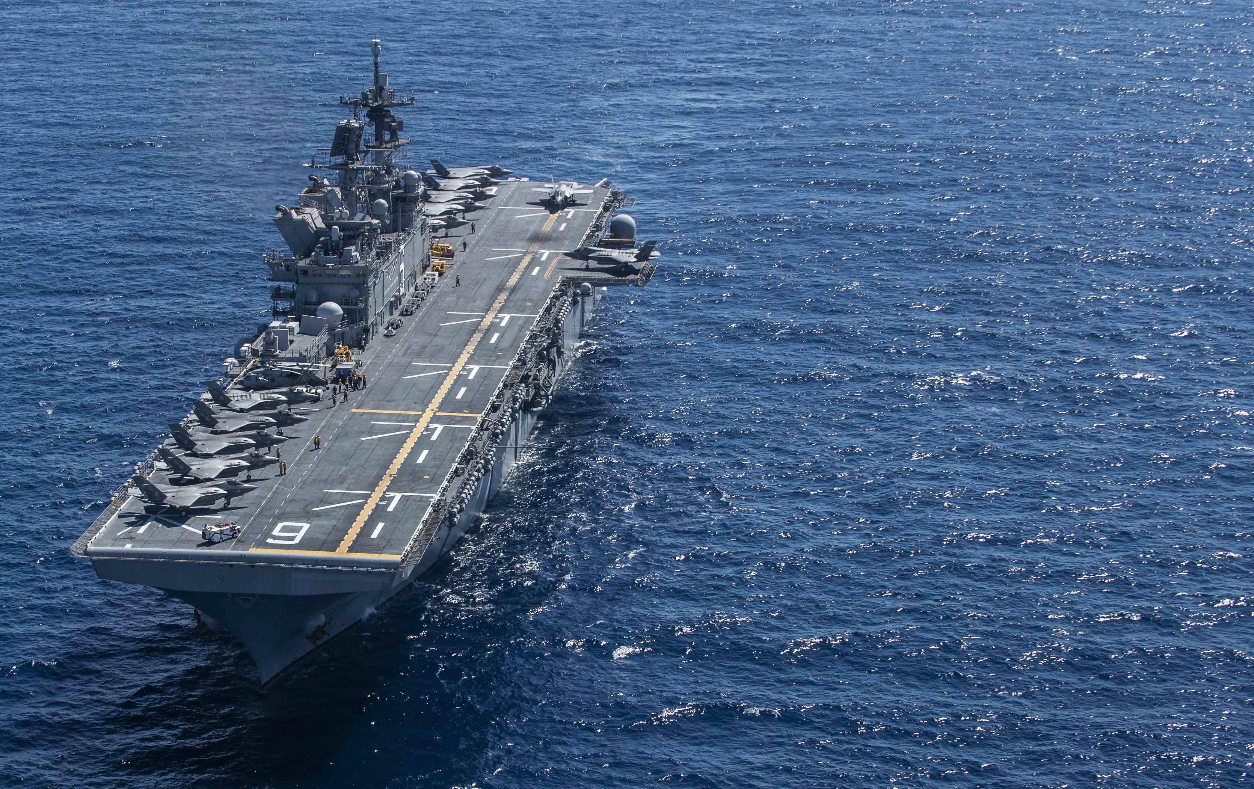 黃蜂級(jí)兩棲攻擊艦與075型兩棲攻擊艦，兩大軍事巨頭的交鋒，黃蜂級(jí)與075型兩棲攻擊艦，軍事巨頭的交鋒