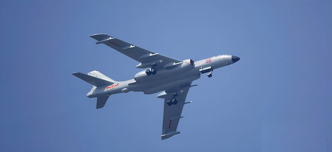 轟-6高清圖，揭示中國(guó)戰(zhàn)略轟炸機(jī)的魅力與實(shí)力，中國(guó)戰(zhàn)略轟炸機(jī)轟-6高清圖展示其魅力與實(shí)力