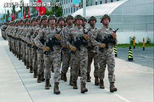 星空迷彩服全軍換裝了嗎？——中國軍隊服飾變革的探討，中國軍隊服飾變革，星空迷彩服是否已全軍換裝？