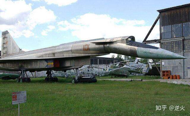 圖22M逆火轟炸機視頻，揭示冷戰(zhàn)時代的空中霸主風采，冷戰(zhàn)時代的空中霸主風采揭秘，圖22M逆火轟炸機視頻展現(xiàn)其風采
