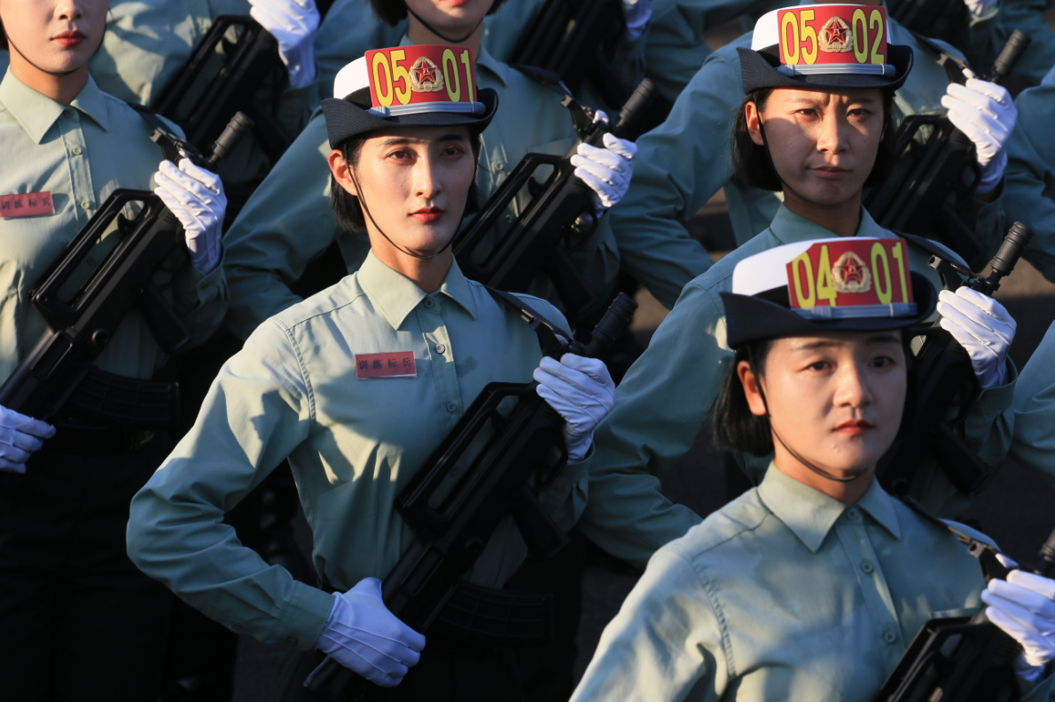 閱兵女兵方陣領(lǐng)隊(duì)，展現(xiàn)女性力量與榮耀的領(lǐng)軍人物，閱兵女兵方陣領(lǐng)隊(duì)，女性力量與榮耀的璀璨領(lǐng)航者