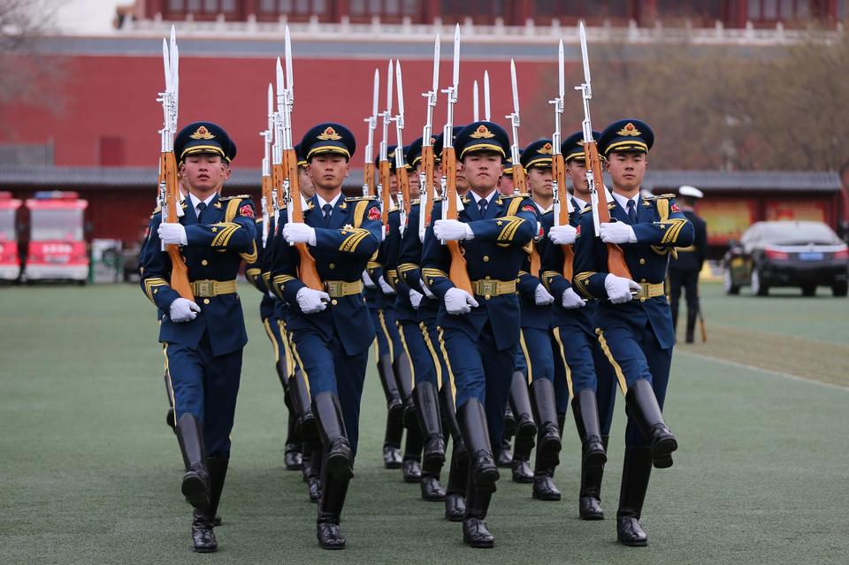 三軍儀仗隊升國旗，榮耀與莊嚴的儀式，三軍儀仗隊升國旗，榮耀與莊嚴的儀式展現(xiàn)國家力量