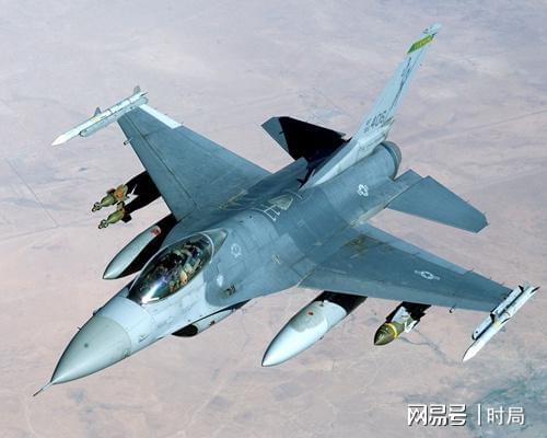 小型戰(zhàn)斗機(jī)，長寬高揭秘，小型戰(zhàn)斗機(jī)，揭秘長寬高參數(shù)