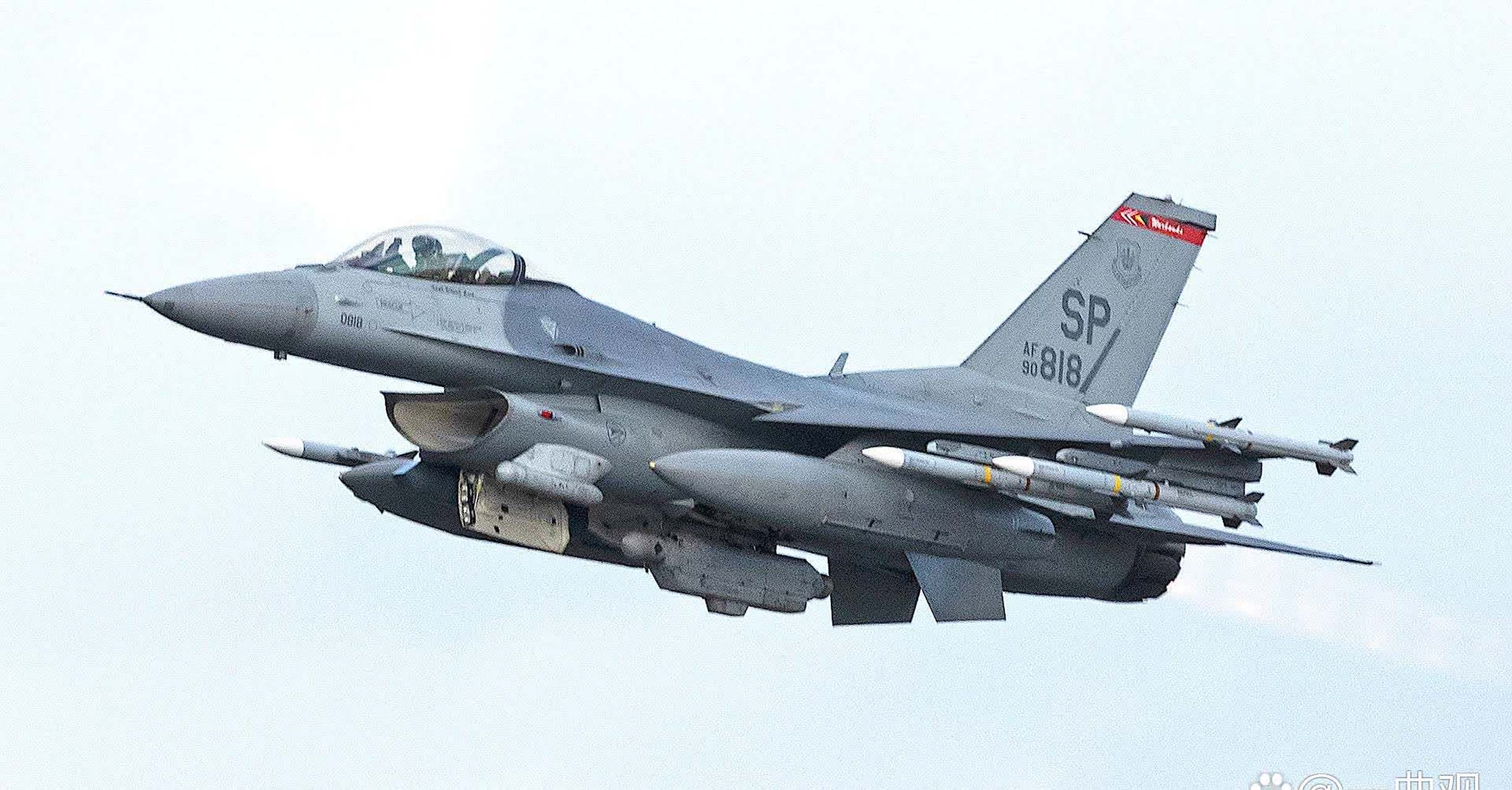 美國將為烏克蘭F-16戰(zhàn)機(jī)配備先進(jìn)武器，深化軍援與戰(zhàn)略考量，美國深化軍援，為烏克蘭F-16戰(zhàn)機(jī)配備先進(jìn)武器，戰(zhàn)略考量背后顯露出更多意圖