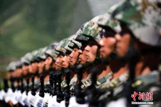 閱兵方陣高清圖片，展現(xiàn)榮耀與力量，閱兵方陣榮耀瞬間，高清圖片展現(xiàn)力量與榮耀
