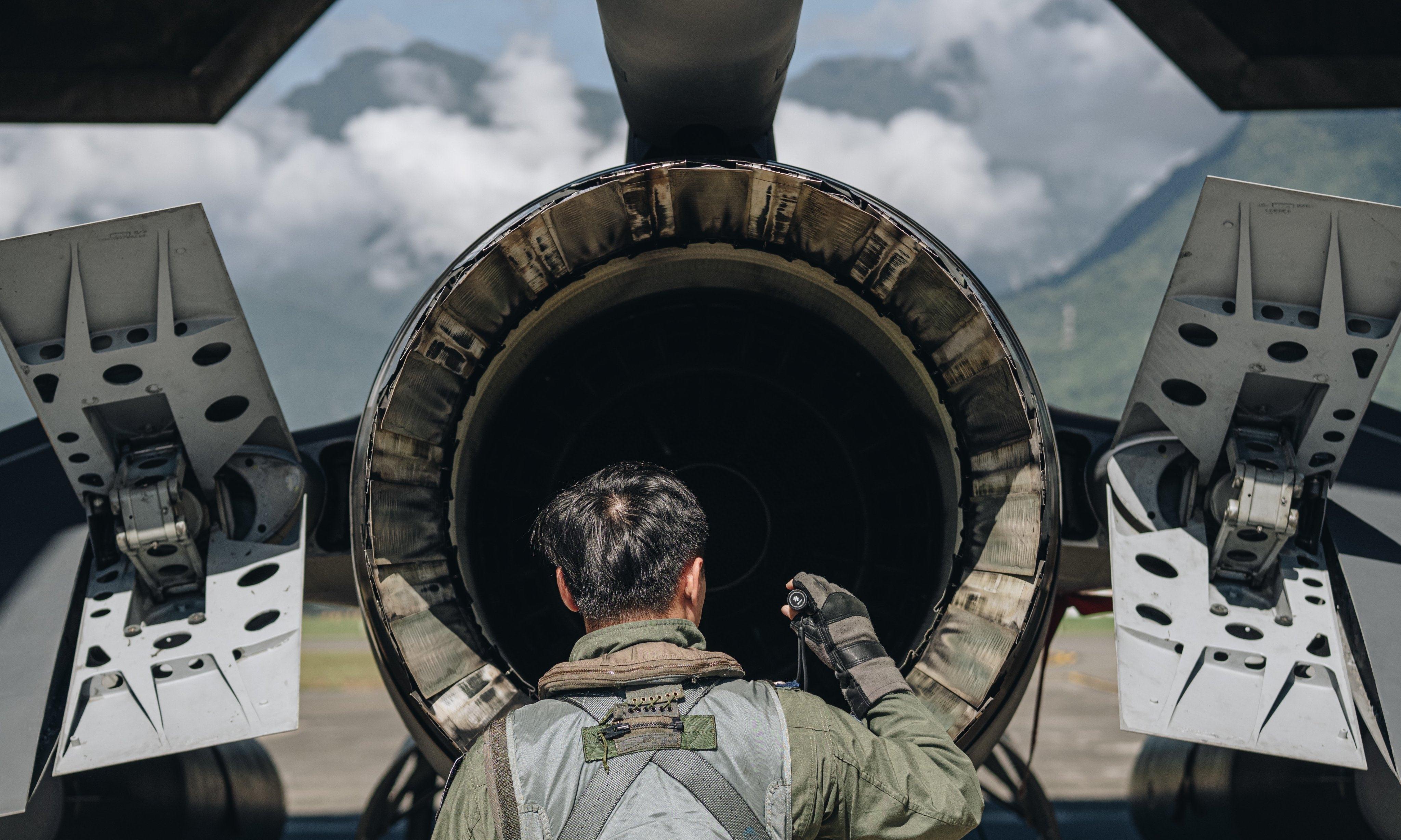 F16V戰(zhàn)斗機(jī)與殲-10C，空中力量的兩大巨頭之比較，F(xiàn)16V戰(zhàn)斗機(jī)與殲-10C，空中力量巨頭的深度比較