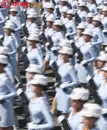 女兵方隊(duì)