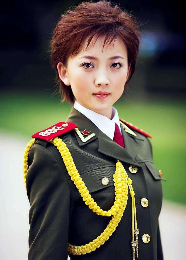 中國女兵最美照片集錦，堅韌與柔美的獨特魅力，中國女兵堅韌與柔美魅力照片集錦，展現(xiàn)最美風(fēng)采
