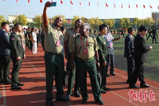中國人民武裝警察部隊特種警察學院培養(yǎng)出的學員，公務員的身份與特種警察的使命，中國人民武裝警察部隊特種警察學院，公務員使命與特種精英培養(yǎng)之路