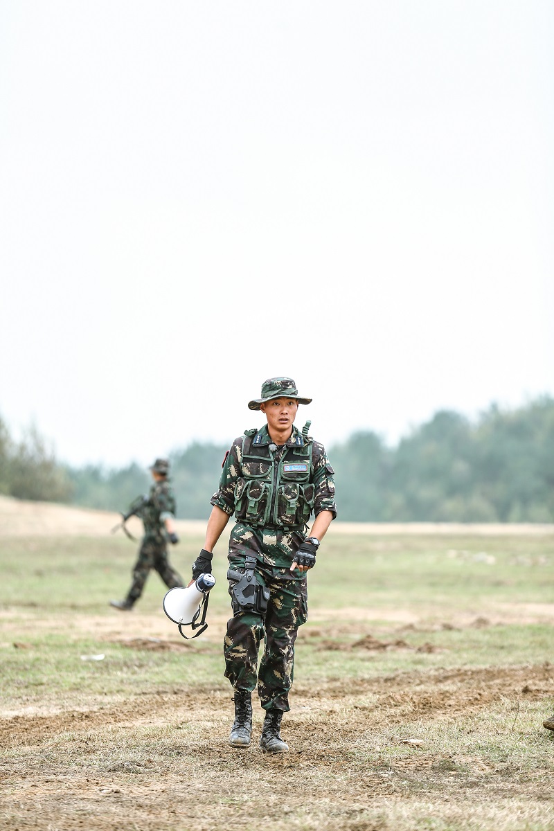 真正男子漢教官在獵人學(xué)校的錘煉與挑戰(zhàn)，獵人學(xué)校，教官錘煉與挑戰(zhàn)鍛造真正的男子漢