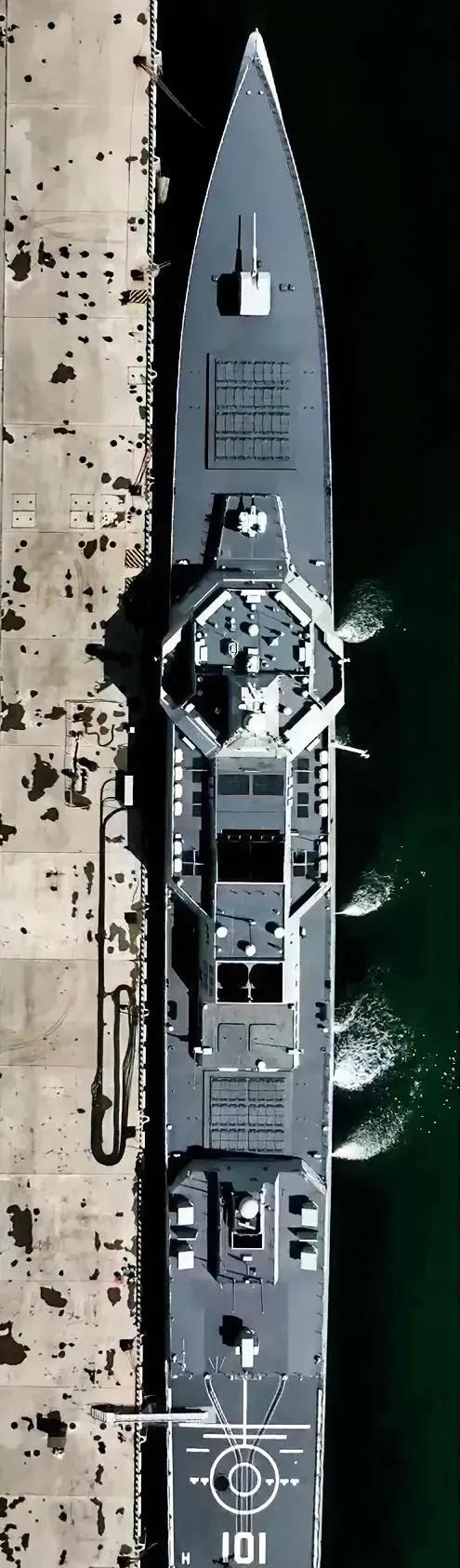 探索中國海軍的壯麗篇章，揭秘中國海軍首艘航母殲擊艦遼寧艦的俯瞰視角——以獨(dú)特的俯視圖展現(xiàn)其雄偉風(fēng)采，揭秘中國海軍首艘航母殲擊艦遼寧艦的壯麗風(fēng)采，俯瞰視角展現(xiàn)雄偉壯觀的海軍力量