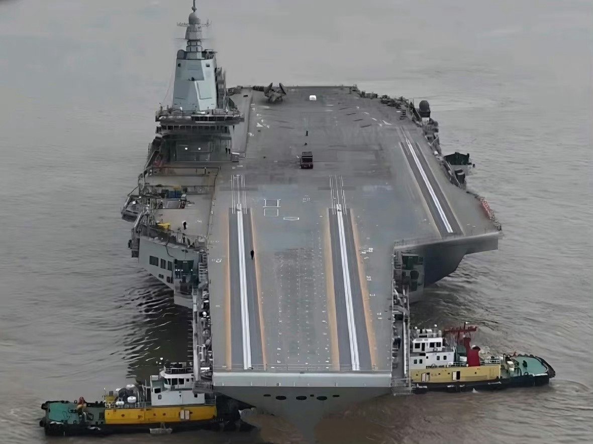 我國(guó)第一艘航天母艦，探索宇宙的新里程碑，我國(guó)首艘航天母艦，開(kāi)啟宇宙探索新紀(jì)元