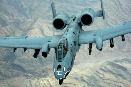A-10攻擊機與佩刀戰(zhàn)機，空中巨無霸的對決，A-10攻擊機與佩刀戰(zhàn)機，空中巨無霸對決揭秘