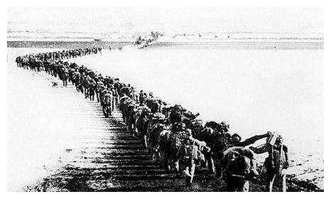 中國(guó)人民志愿軍在誰的帶領(lǐng)下跨過，偉大的抗美援朝戰(zhàn)爭(zhēng)回顧，偉大的抗美援朝戰(zhàn)爭(zhēng)回顧，中國(guó)人民志愿軍跨過鴨綠江之路