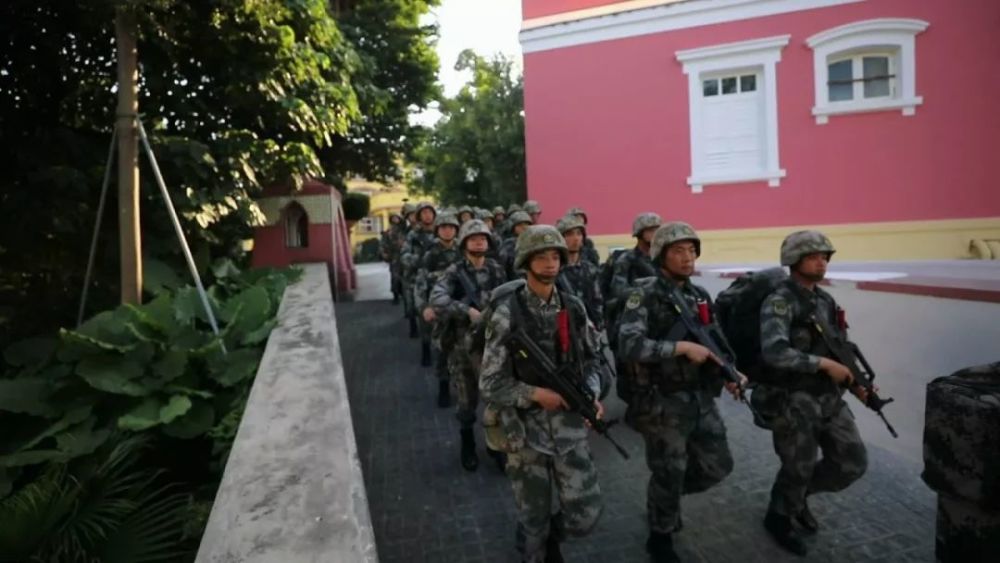 依法治軍