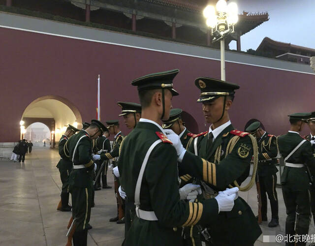 國(guó)旗護(hù)衛(wèi)隊(duì)最新圖片，榮耀與責(zé)任的象征，國(guó)旗護(hù)衛(wèi)隊(duì)風(fēng)采，榮耀與責(zé)任的象征圖片展示