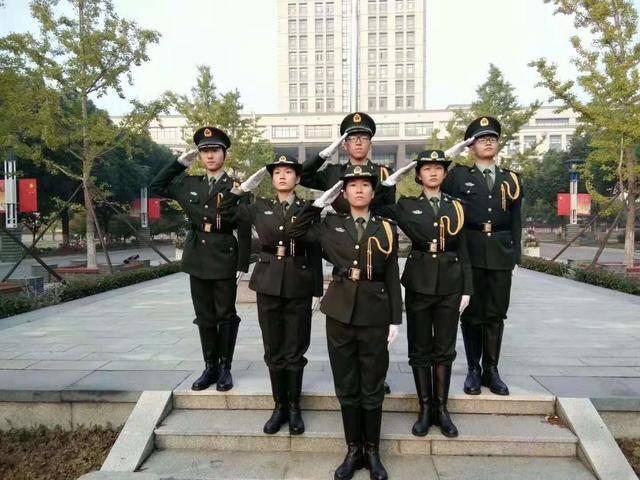 中國女兵穿的鞋，時尚與力量的完美結(jié)合，中國女兵鞋履，時尚與力量的完美融合
