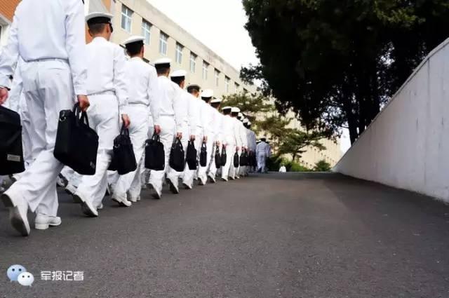 軍校與國防生畢業(yè)，區(qū)別與對比，軍校與國防生畢業(yè)，差異對比及解析