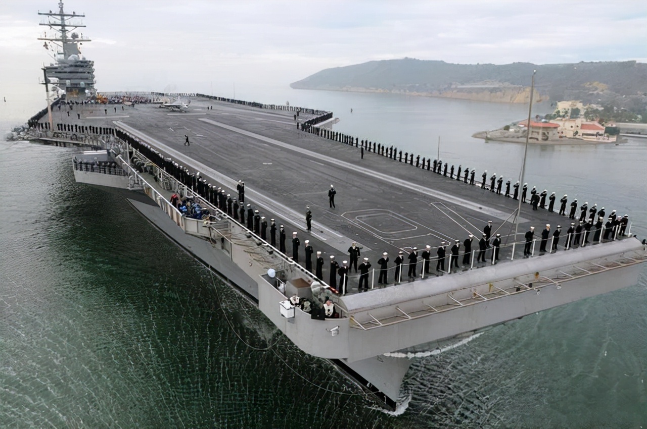 福特號(hào)航空母艦，數(shù)字化時(shí)代的航海巨擘與掌上科技先鋒，福特號(hào)航空母艦，數(shù)字化時(shí)代的航?？萍季揠? class=