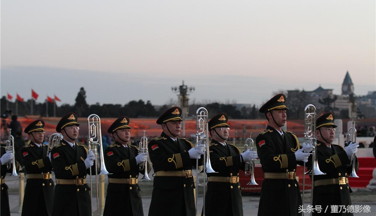 三軍儀仗隊(duì)視頻現(xiàn)場(chǎng)，榮耀與威嚴(yán)的展現(xiàn)，三軍儀仗隊(duì)榮耀展現(xiàn)，威嚴(yán)與力量的瞬間視頻現(xiàn)場(chǎng)