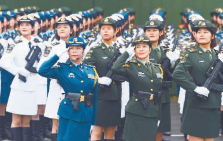 石家莊陸軍軍醫(yī)大學(xué)女兵方隊，新時代的女兵風(fēng)采，石家莊陸軍軍醫(yī)大學(xué)女兵方隊，展現(xiàn)新時代女兵風(fēng)采
