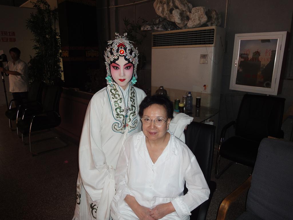 丁曉君還在嗎？——一位時代偶像的足跡與影響，丁曉君，時代偶像的足跡與深遠(yuǎn)影響