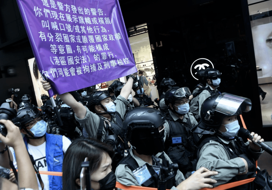 今晚香港9點(diǎn)35分的特殊時(shí)刻，一場(chǎng)跨越時(shí)空的紀(jì)念與啟示，香港之夜，跨越時(shí)空的紀(jì)念與啟示