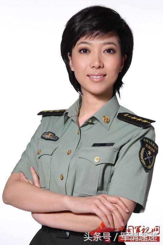 一南軍事論壇女主持人介紹，閃耀的軍事新聞之星，一南軍事論壇女主持人風(fēng)采，閃耀軍事新聞界的明星主持人介紹
