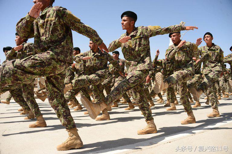 解放軍陸軍21式迷彩服，新時(shí)代軍需的新標(biāo)桿，解放軍陸軍21式迷彩服，新時(shí)代軍需標(biāo)桿亮相
