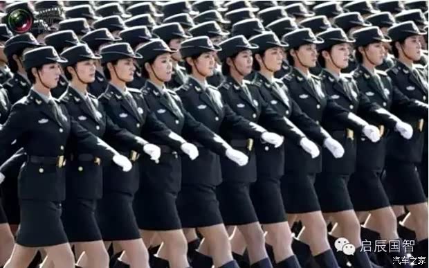 俄羅斯女兵儀仗隊(duì)閱兵視頻，展現(xiàn)力量與榮耀的瞬間，俄羅斯女兵儀仗隊(duì)閱兵風(fēng)采，力量與榮耀的展現(xiàn)