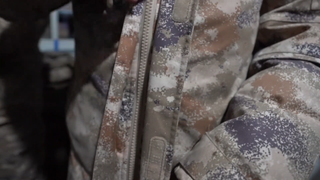 星空迷彩屋面保溫彩鋼板，現(xiàn)代建筑的新選擇，星空迷彩屋面保溫彩鋼板，現(xiàn)代建筑的新型保溫材料選擇