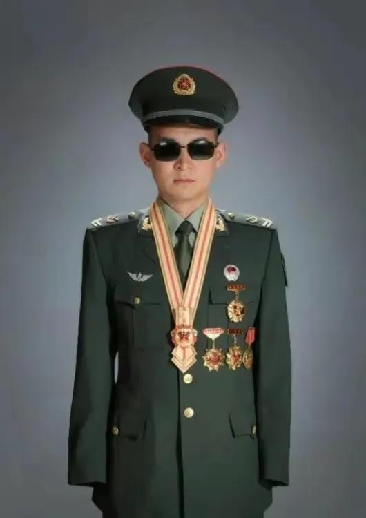 八一勛章獲得者人數(shù)及背景分析，八一勛章獲得者人數(shù)及背景深度解析