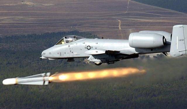 揭秘A-10攻擊機(jī)的穿甲能力，揭秘A-10攻擊機(jī)的超強(qiáng)穿甲能力
