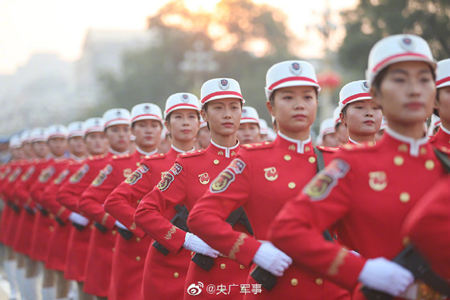 中國(guó)女民兵方隊(duì)，英勇形象的生動(dòng)展現(xiàn)，中國(guó)女民兵方隊(duì)，英勇形象的輝煌展現(xiàn)