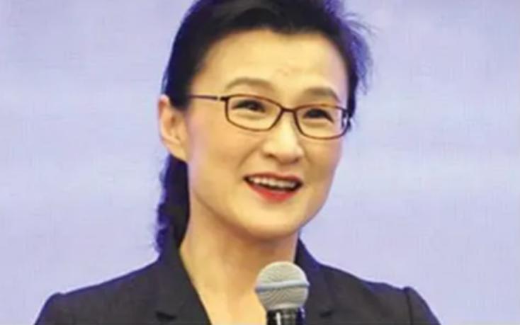 董倩，一位卓越媒體人的風(fēng)采與時(shí)代擔(dān)當(dāng)，董倩，卓越媒體人的風(fēng)采與時(shí)代擔(dān)當(dāng)，展現(xiàn)時(shí)代擔(dān)當(dāng)?shù)慕艹龃? class=