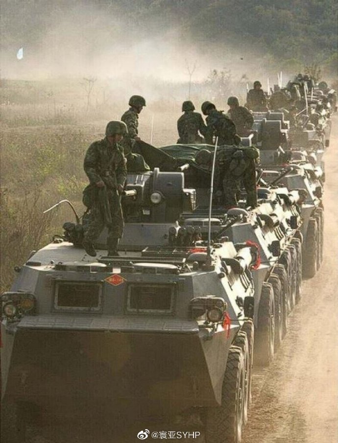 韓國閱兵出現(xiàn)中國裝甲車，解讀背后的深層含義，韓國閱兵展現(xiàn)中國裝甲車身影，背后深層意義解讀