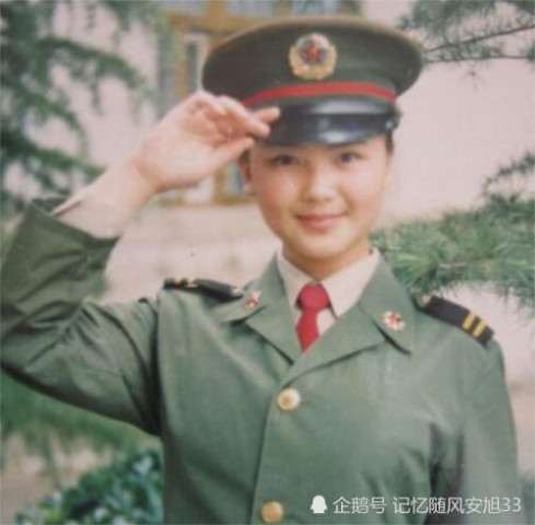 探索歷史之美，關(guān)于55式女軍服高清照片的魅力，探索歷史之美，55式女軍服高清照片的魅力展示